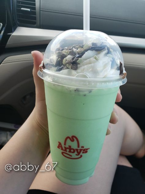 Mint Choc Chip Milkshake, Chocolate Chip Milkshake, Mint Milkshake, Mint Chocolate Chip Milkshake, Mint Desserts, Mint Chocolate Chip, Milk Shakes, Mint Chocolate Chips, Aesthetic Photos