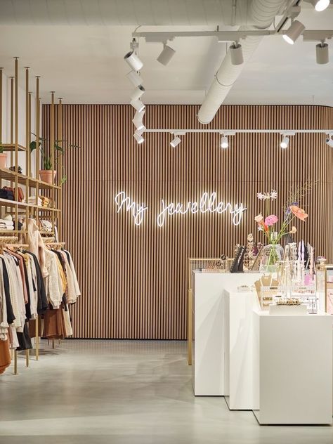 Clothing Boutique Interior Design, Boutique Shop Interior, Clothing Boutique Decor, Botique Interiors, Clothing Boutique Interior, Fashion Store Design, Fashion Showroom, Clothing Store Interior, Jewelry Store Design