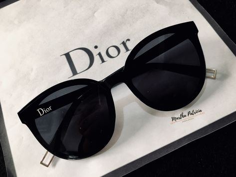 Pretty Sunglasses, قلادات متدلية, Classy Glasses, Fancy Glasses, Glasses Trends, Trendy Glasses, Tiktok Shop, Cute Sunglasses, نظارات شمسية