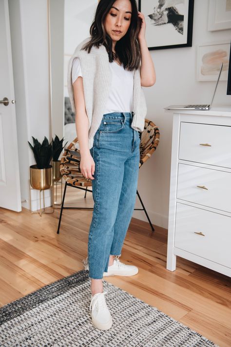 3 New Arrivals From Everlane To Check Out - Crystalin Marie Everlane Way High Jean, Crystalin Marie, Clothing Blogs, Chic Summer Outfits, Summer Beach Outfit, Thick Sweaters, Street Style Winter, My Wardrobe, Denim Outfit