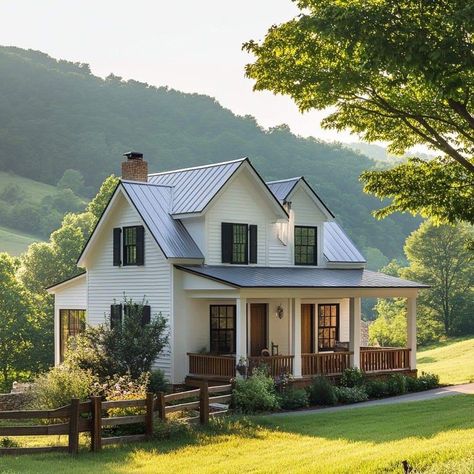 Small Country Cottage Exterior, Cottage House With Porch, Small House Big Porch, Homes In The Country, Building House Aesthetic, Small House Ideas Exterior, House Exterior Ranch Style, Family House Aesthetic, Tiny House Two Story