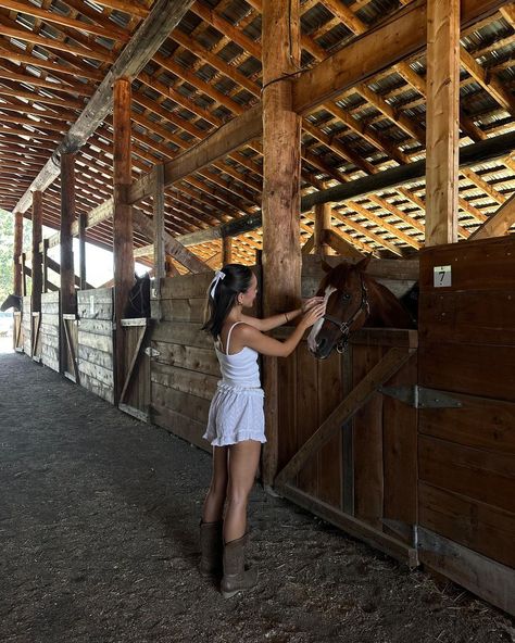 Country Summer, Emma Rose, Looks Country, Western Life, Cowgirl Aesthetic, Country Lifestyle, Photographie Inspo, Western Aesthetic, Ranch Life