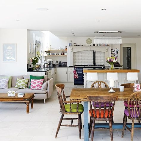 Planning a family kitchen | Family kitchen design ideas | housetohome.co.uk Model Dapur, Kitchen Diner Extension, Open Plan Kitchen Diner, Open Plan Kitchen Dining, Open Plan Kitchen Living Room, Kabinet Dapur, Kitchen Design Open, Kitchen Dining Living, Kitchen Family Rooms