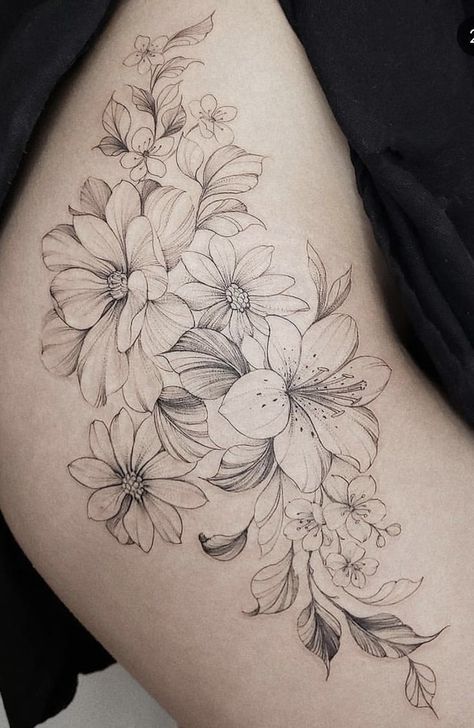 Flower Tattoos On Hip, Fine Line Thigh Tattoos Women, Floral Thigh Tattoos Women, Side Thigh Tattoos Women Simple, Rose Hip Tattoo, Body Disphorphia, Side Thigh Tattoos Women, Floral Hip Tattoo, Flower Hip Tattoos