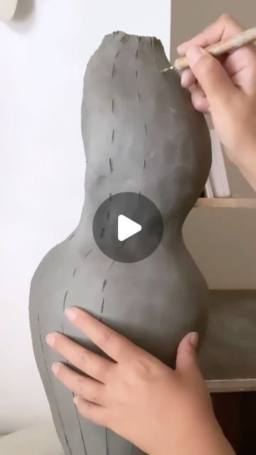 Ceramic Vase Texture, Pottery Texture, Vase Sculpture, Sculptural Vase, Vase Noir, Beginner Pottery, Handcrafted Pottery, Pottery Videos, Hand Built Pottery