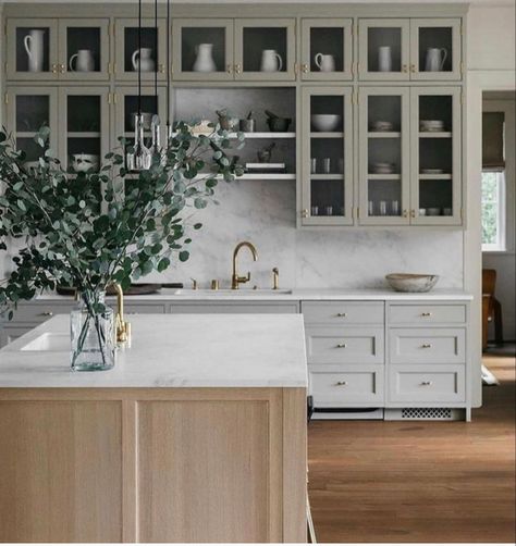 Cabinet Classic, Two Tone Kitchen, Farmhouse Kitchen Island, Home Luxury, Kitchen Design Trends, Green Cabinets, Kitchen Style, Cheap Home Decor, Rustic Kitchen