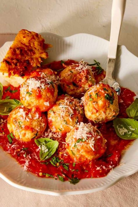 Ricotta Meatballs, Ricotta Recipes, Spicy Tomato Sauce, Recipes Pasta, Roasted Corn, Pasta Noodles, Vegetarian Dinner, Ricotta Cheese, Italian Dishes