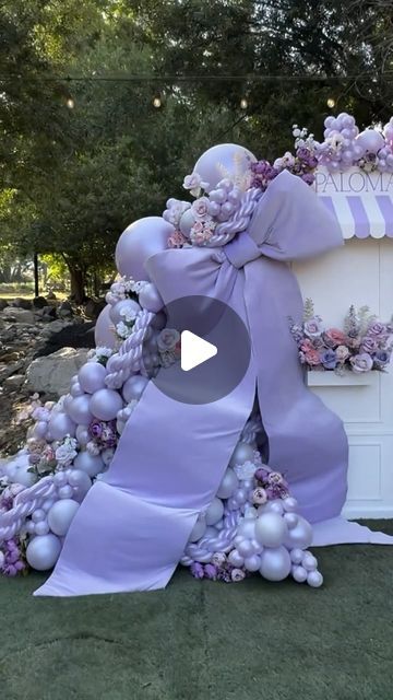 Hayden Agencies on Instagram: "@helloprettyevents . Gorgeous event styling and execution, love!   .  Reposted from, Balloons and Styling by @helloprettyevents Vinyl @9livery Venue @hiddenacresevents Braided 260 Balloons @helloairplayballoons  .  #giantbow #bows #trending #lilac #balloons #balloongarland #gardenparty #eventdecor #balloondecor #balloonstyling #eventstyling #eventdecoration #balloondecoration #eventspo #eventinspo #events #florals #haydenagencies" 260 Balloons, Lilac Balloons, Giant Bow, Giant Balloons, Easy Cake Decorating, Event Styling, Girl Baby Shower, Easy Cake, Balloon Garland