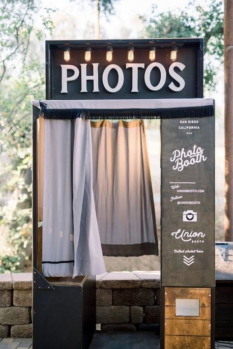 vintage Kenwood wedding photo booth #wedding #weddings #weddingideas #hmp #weddingbackdrops Unusual Wedding Photos, Decor Photobooth, Diy Wedding Photo Booth, Vintage Photo Booths, Booth Wedding, Party Stand, Unusual Weddings, Diy Photo Booth, Wedding Activities