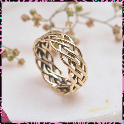 Looking for unique handmade statement rings? Check out these 9 creative ideas and tips to inspire your next jewelry project. From bold gemstones to intricate designs, elevate your style with these stunning handmade statement rings. Perfect for adding a touch of personality to any outfit. Braided Rings, Braided Wedding Rings, Lost Wax Jewelry, Delicate Silver Rings, Celtic Knot Jewelry, Endless Knot, Obsidian Ring, Celtic Ring, Woven Ring