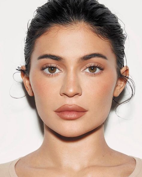 8 spring/summer beauty trends already taking over 2024 | Who What Wear UK Makeup 2024 Natural, Summer 2024 Make Up Trends, Make Up Trends Spring 2024, Kylie Jenner Makeup 2024, Makeup Looks 2024 Trends, Makeup Trends Spring/summer 2024, Summer 2024 Makeup Trends, Makeup Summer 2024, Fall 2024 Makeup