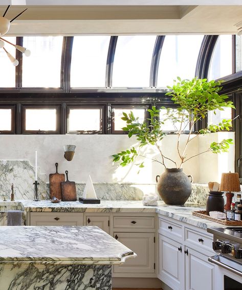 Nate Berkus and Jeremiah Brent's kitchen redesign is sophisticated and sleek – this is how they made the space feel timeless | Kitchen Counter Inspiration, City Kitchen, Manhattan Penthouse, Nate And Jeremiah, Jeremiah Brent, Off White Kitchens, Kitchen Redesign, Interior Design Advice, Vintage Light Fixtures