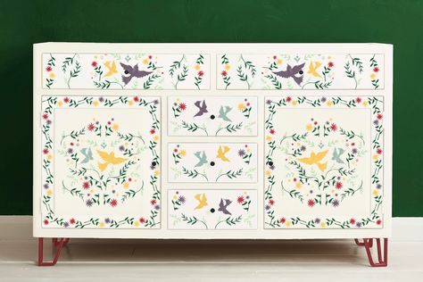 How To video: use Mexican Birds Stencil | Annie Sloan Amsterdam Green, Green Painted Walls, Words On Wood, Otomi Embroidery, Luxury Paints, Bird Stencil, Chalk Paint Colors, Annie Sloan Paints, Interior Work