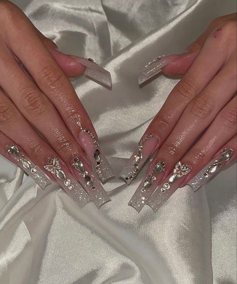 Rhinestone Ideas For Nails, Grey Quince Nails, Prom Nails Glitter, Sliver Quince Nails, Silver Quince Nails, Silver Homecoming Nails, Silver Long Acrylic Nails, Silver Gem Nails, Sliver Nails Acrylic Long