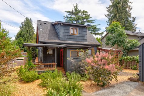 Tiny House Big Living, Built In Dresser, 1930s House, Vinyl Siding, Prefab Homes, Back Patio, Indoor Outdoor Living, Sustainable Design, Container House