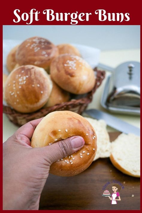 Soft Hamburger Bun Recipe, Soft Burger Buns, Burger Buns Recipe, Hamburger Bun Recipe, Homemade Hamburger Buns, Homemade Buns, Homemade Hamburger, Artisan Bread Recipes, Homemade Hamburgers