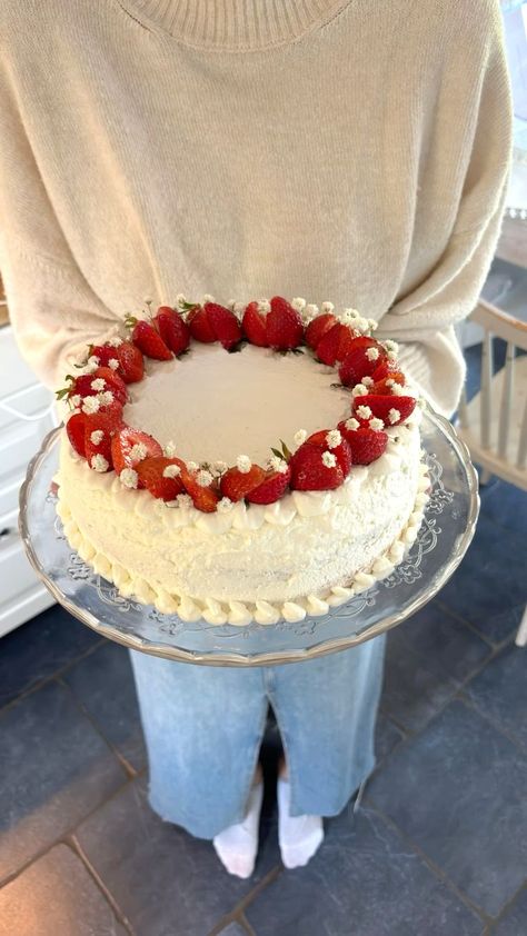 Midsommar Cake, Birthday Cake Aesthetic Vintage, Slice Of Birthday Cake, Pumpkin Pancakes Recipe, Mom Struggles, Birthday Cake Aesthetic, Pumpkin Pancake, Cake For Her, Pumpkin Pancake Recipe