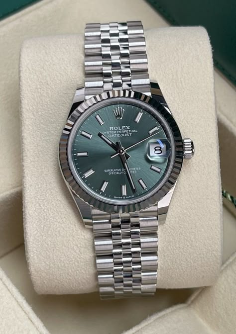 Rolex Aesthetic, Aesthetic Watches, Y2k Bracelets, Luxury Watches For Women, Bracelet Hermes, Watch Aesthetic, Rolex Oyster Perpetual Datejust, Stylish Watches Men, Rolex Watches Women