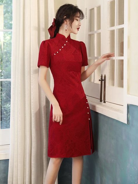 Elegant Bride Dress, Chinese Wedding Dress Traditional, Red Cheongsam, Wedding Qipao, Red Wedding Shoes, Mandarin Collar Dress, Wedding Red, Qipao Dress, Wedding Elegant