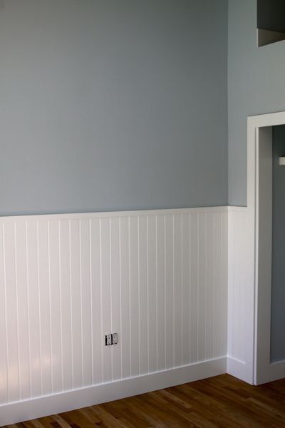 Entryway Split Level, Blue Gray Walls, Beadboard Half Wall, Lambriseringen Gang, Wainscoting Entryway, Split Level Ideas, Beadboard Ideas, Wainscoting Bedroom, Beadboard Wainscoting