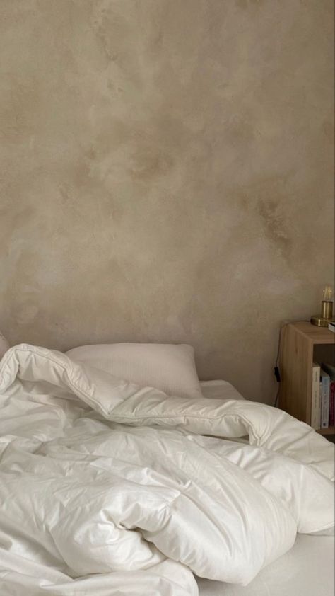 Lime Wash Interior Design, Plaster Walls Living Room, Limewash Bedroom Walls, Limewash Bedroom, Patina Wall, Lime Wash Walls, Limewash Walls, Design Ložnic, Concrete Effect Paint