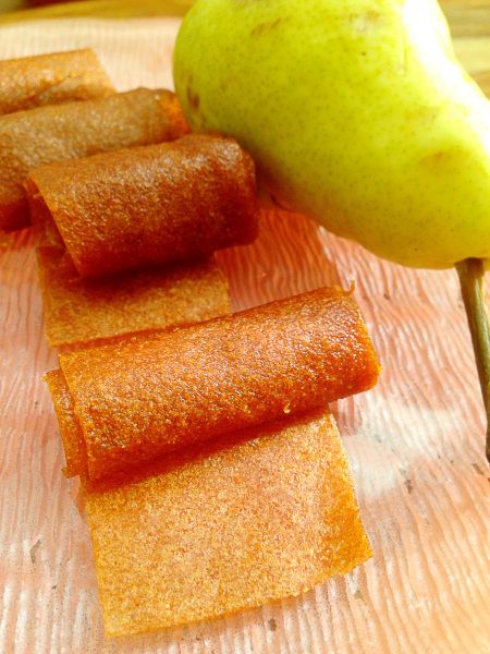 Homemade Fruit Leather, Fruit Leather Recipe, Fruit Appetizers, Apricot Fruit, Roll Ups Recipes, Fig Fruit, Fruit Roll, Fruit Leather, Pear Fruit