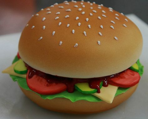 Burger | Flickr - Photo Sharing! Cakes That Look Like Food, Cake Course, Hamburger Cake, Piping Gel, Burger Cake, Planet Cake, Realistic Cakes, Winter Cake, Cake Shapes