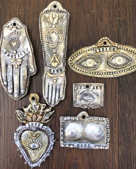 Feuille Aluminium Art, Polymer Clay Tiles, Metal Embossing Art, Shrines Art, Sacred Hearts, Heart Stencil, Metal Embossing, 3d Studio, Tin Art