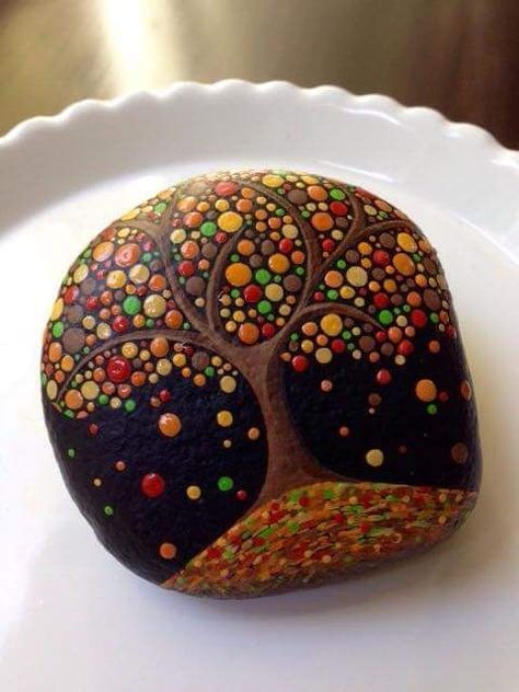 Dot Trees, Group Crafts, Art Pierre, Mandala Rock Art, Rock Painting Ideas, Halloween Rocks, Art Media, Painted Rocks Diy, Rock Painting Ideas Easy