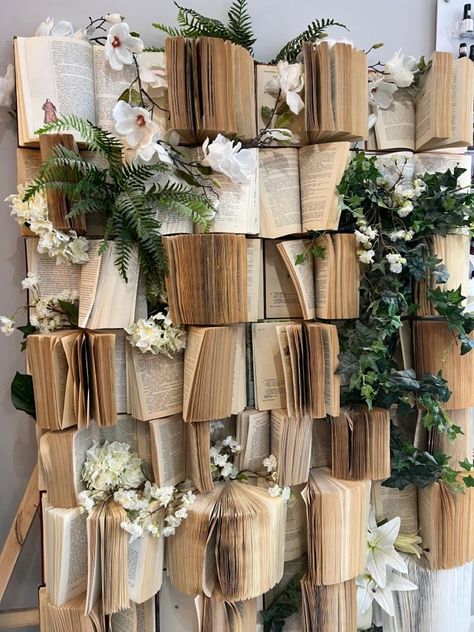 Book Wall, Deco Floral, Christmas Decor Ideas, Decoration Design, 인테리어 디자인, Flower Shop, Event Decor, Photo Studio, Decor Diy