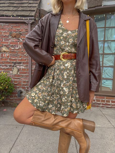 Fall aesthetic #whimsigoth #fashion Fall Outfits Women Aesthetic, Simple Cottagecore Outfit, 70s Fall Outfits, Whimsigoth Fashion, Earth Tones Fashion, Thrift Inspo, Style Box, Fall Inspo, Fall Aesthetic