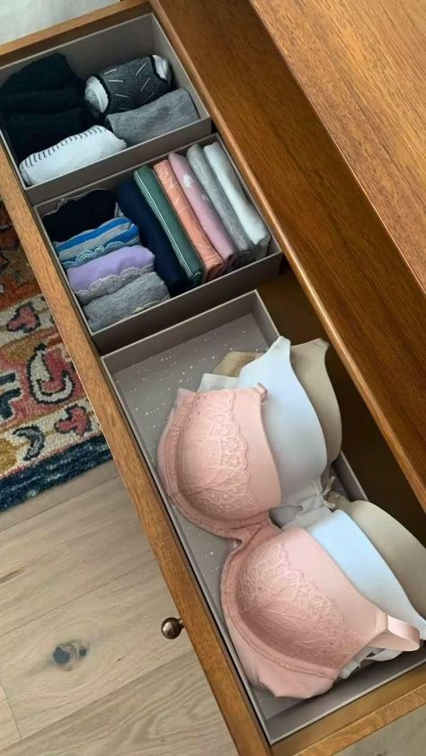 How To Fold Bras In Drawer, Clothes Drawer Organization, Room Organization Bedroom, Packing Hacks Clothes, Wardrobe Organisation, Clothes Closet Organization, How To Fold Towels, Clothes Organization Diy, Christmas Gift Basket Ideas