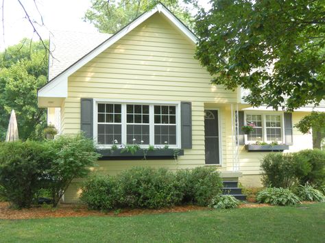 little green houses | Their house is in Winterset, Iowa and homes are selling very well ... House Shutter Colors, Yellow House Exterior, Grey Exterior House Colors, Exterior Siding Colors, Exterior Gray Paint, Shutter Colors, Best Exterior Paint, Green Shutters, House Paint Color Combination