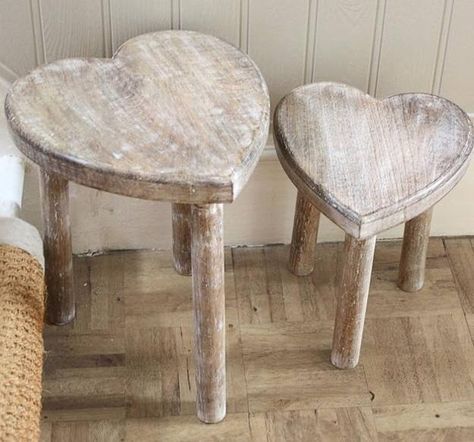 designer furniture and unique furniture in heart shapes Diy Holz, Wood Hearts, Table Stool, Wooden Stools, Wooden Heart, Into The Woods, Rustic Table, Shabby Chic Style, Wooden Hearts