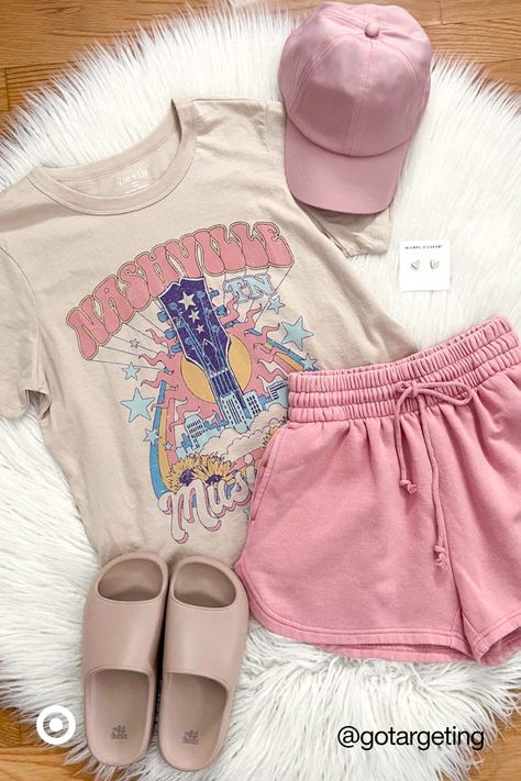 Keep it fun & comfy with oversized graphic tees & shorts in spring pastels for summer outfits. These are so cute & casual, anything but basic. Preppy Summer Outfits, Outfit Inspo Summer, Casual Preppy Outfits, Cute Preppy Outfits, Preppy Summer, Simple Trendy Outfits, Cute Everyday Outfits, Baddie Outfits Casual, Cute Simple Outfits