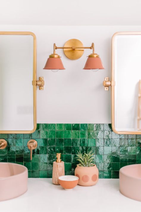 Pink and Green Bathroom - Studio DIY Small Living Rooms, Green Bathroom Decor, Green Tiles, Room Accent Wall, Green Tile, Laundry Room Design, Green Bathroom, Bathroom Renos, Dream House Decor