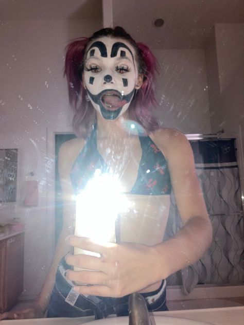 Juggalos Aesthetic, Insane Clown Posse Costume, Pink Juggalo Makeup, How To Do Juggalo Makeup, Icp Juggalo Halloween Costume, Juggalo Face Paint Ideas, Icp Juggalo Outfits, Icp Juggalo Aesthetic, Female Juggalo