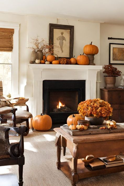 21 Cozy Fall Decor Ideas * Autumn Decorating | Montana Happy Fall Living Room Ideas, Cozy Fall Living Room, Autumn Living Room, Vintage Fall Decor, Autumn Interior, Fall Fireplace, Seasonal Living, Easy Fall Decor, Fall Mantle