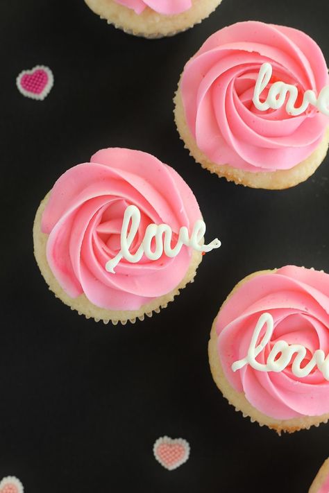 Valentines Cakes And Cupcakes, Baking With Blondie, Make Cupcakes, Valentines Recipes Desserts, Valentines Baking, Valentine Day Cupcakes, Cupcake Cake Designs, Valentine Desserts, Valentines Cupcakes