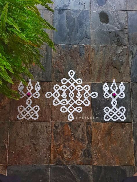 Sikku Kolam Border Designs, Simple Rangoli With Dots, Pattern Design Drawing, Easy Rangoli Designs Videos, Very Easy Rangoli Designs, Rangoli Designs Photos, Rangoli Designs Simple Diwali, Rangoli Simple, Rangoli Side Designs