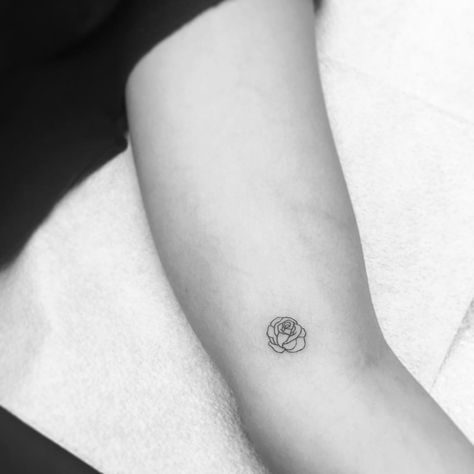 Tiny Rose Bud Tattoo, Rose Head Tattoo, Rose Bud Tattoo, Gardenia Tattoo, Rose Heart Tattoo, Inner Elbow Tattoos, Rose Drawing Tattoo, Tattoo Spots, Small Flower Tattoos