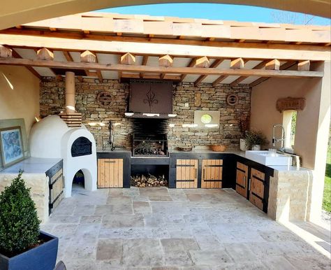 Patio Pizza Oven Ideas, Barbeque Design, Home Pizza Oven, Kitchen Backyard, Cooking Station, Durable Countertops, Cocktail Station, Backyard Grill, Deck Bar