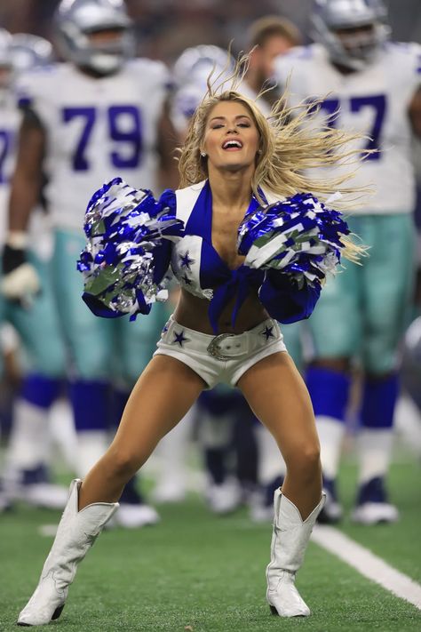 NFL cheerleaders Dallas Cheerleaders, Nfl Football Games, Cute Cheerleaders, Football Cheerleaders, Cheerleader Girl, Cowboys Nation, Hipster Girls, Cheer Girl, Dallas Cowboys Cheerleaders