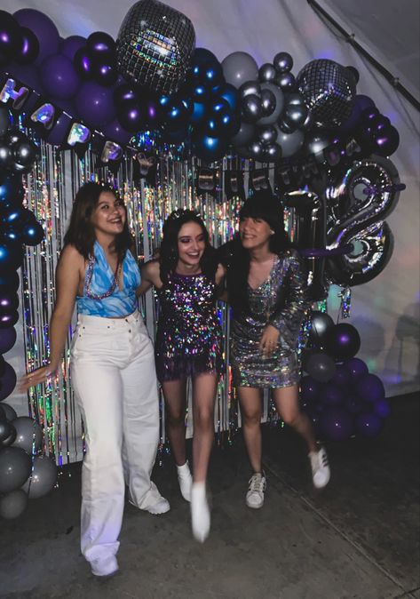 Fiestas Aesthetic, Disco Bday Party, Disco 70s Party, Fiesta Aesthetic, Euphoria Outfits Party, 17. Geburtstag, 70s Party Theme, Euphoria Party, 18th Birthday Party Themes