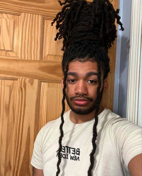 Pineapple Ponytail, Loc Hairstyles For Men, Hairstyles Hacks, Long Loc Styles, Pineapple Hairstyle, Jonathan Sims, Dread Hairstyles For Men, Long Locs, Loc Styles For Men