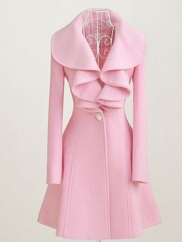 i love love love this coat! It looks like the coat Lauren Graham had for awhile in Gilmore Girls Pink Peacoat, Elegant Gothic, Dior Vintage, Long Wool Coat, فستان س�هرة, Pink Coat, Turndown Collar, Woolen Coat, 가을 패션