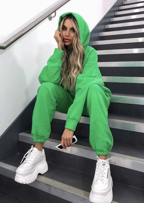 Sweat Suits Outfits, Sweats Outfit, Early Fall Outfits, Best Photo Poses, Aesthetic Colors, Cute Fall Outfits, Sporty Outfits, Outfit Inspo Fall, Streetwear Women