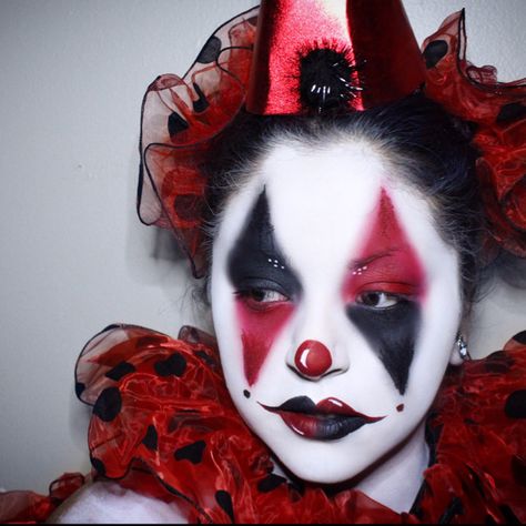 Red Clown Makeup Halloween, Red And Black Clown Makeup, Black Clown Makeup, Clown Makeup Halloween, Haunt Makeup, Halloween Selfie, Creepy Clown Makeup, Clown Face Paint, Cute Clown Makeup