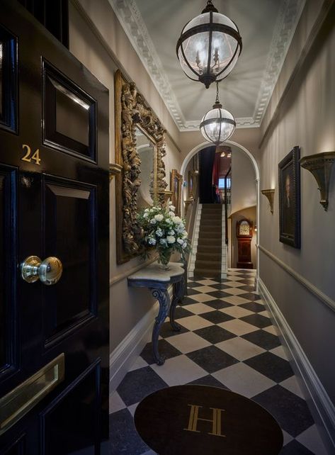 Henry's Townhouse Elegant Townhouse Interior, British Townhouse Interior, Victorian Townhouse Interior, Interesting Hallways, English Townhouse Interiors, British Townhouse, Georgian Staircase, London Townhouse Interior, Italian Estate