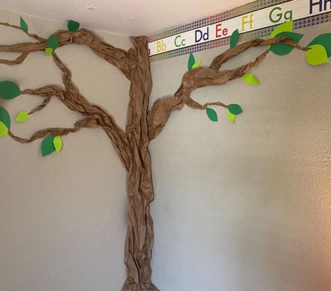 Discover How to Make Trees for Classroom Bulletin Boards and Walls 9 Paper Tree Classroom, How To Make Trees, Bulletin Board Tree, Classroom Tree, Bulletin Board Paper, Reading Tree, Polka Dot Theme, Spring Classroom, Simple Tree